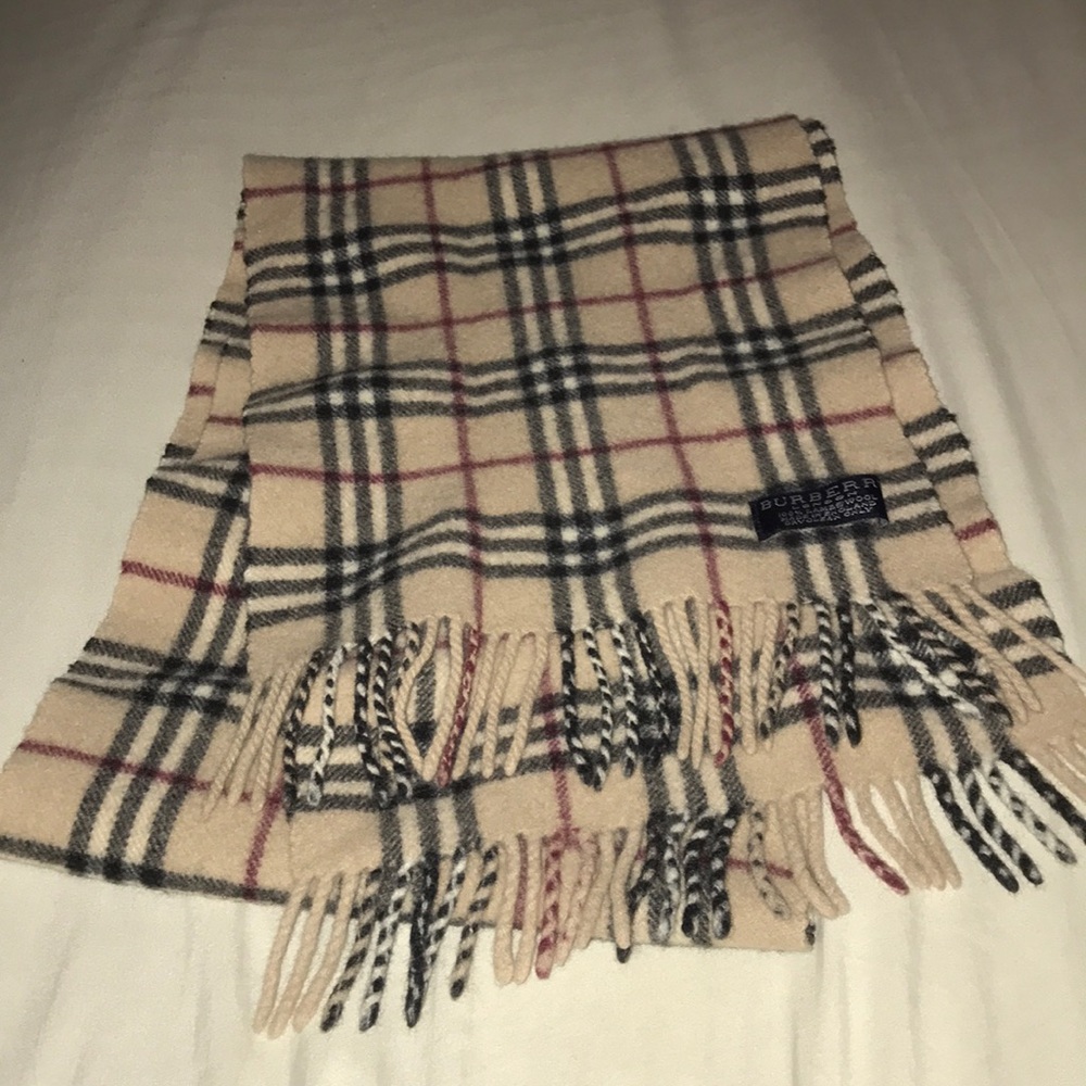 Burberry lambs wool scarf